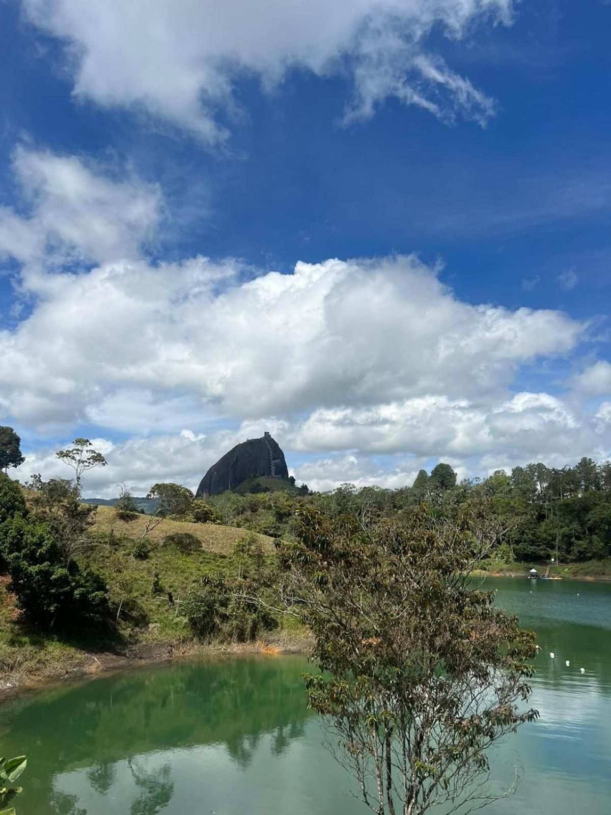 Sin Prisa "Not Rush" Cabana Preciosa! Con Jacuzzi, Vista Y Acceso Directo Al Embalse, Vista A La Piedra , Deporte Acuatico Paddle Board And Breakfast Incluidos ! Imperdible Guatapé Εξωτερικό φωτογραφία