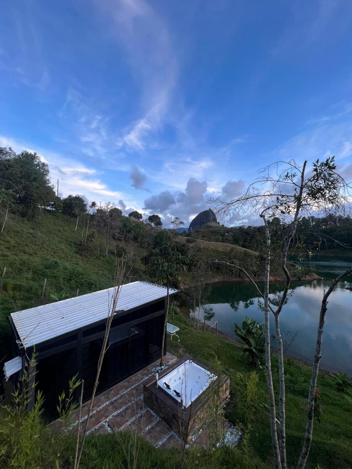 Sin Prisa "Not Rush" Cabana Preciosa! Con Jacuzzi, Vista Y Acceso Directo Al Embalse, Vista A La Piedra , Deporte Acuatico Paddle Board And Breakfast Incluidos ! Imperdible Guatapé Εξωτερικό φωτογραφία