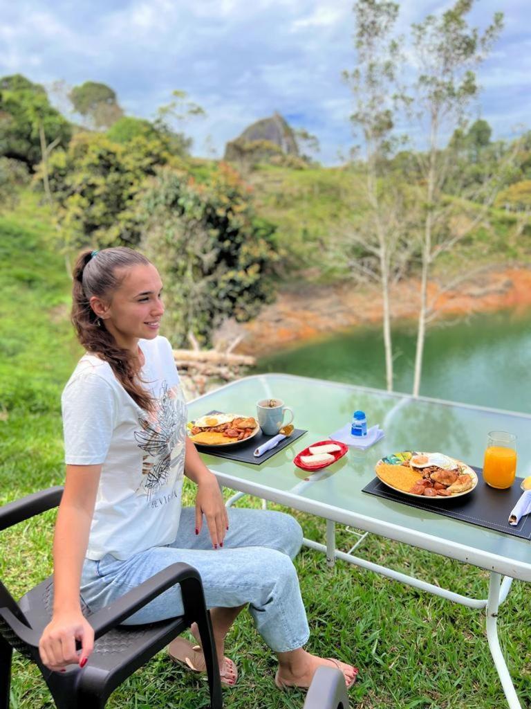 Sin Prisa "Not Rush" Cabana Preciosa! Con Jacuzzi, Vista Y Acceso Directo Al Embalse, Vista A La Piedra , Deporte Acuatico Paddle Board And Breakfast Incluidos ! Imperdible Guatapé Εξωτερικό φωτογραφία