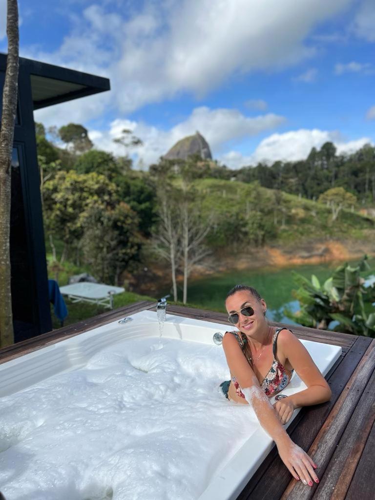 Sin Prisa "Not Rush" Cabana Preciosa! Con Jacuzzi, Vista Y Acceso Directo Al Embalse, Vista A La Piedra , Deporte Acuatico Paddle Board And Breakfast Incluidos ! Imperdible Guatapé Εξωτερικό φωτογραφία