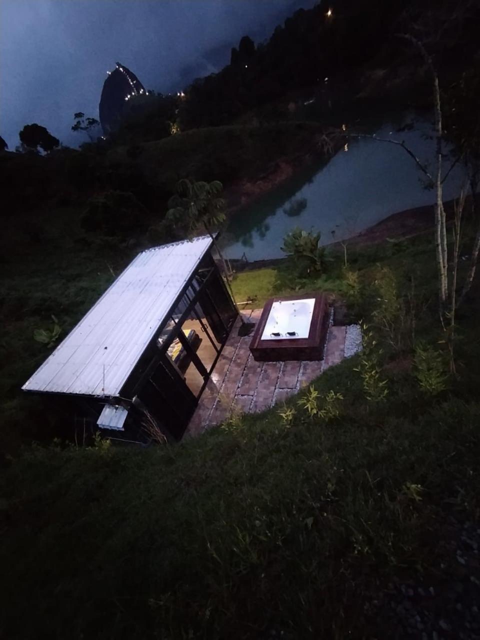 Sin Prisa "Not Rush" Cabana Preciosa! Con Jacuzzi, Vista Y Acceso Directo Al Embalse, Vista A La Piedra , Deporte Acuatico Paddle Board And Breakfast Incluidos ! Imperdible Guatapé Εξωτερικό φωτογραφία