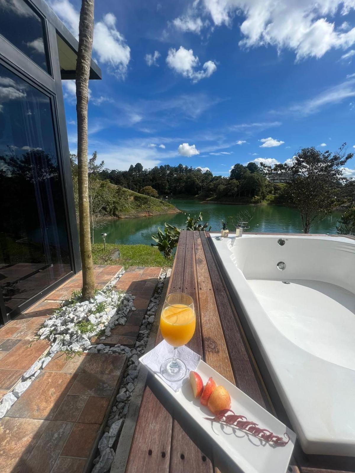 Sin Prisa "Not Rush" Cabana Preciosa! Con Jacuzzi, Vista Y Acceso Directo Al Embalse, Vista A La Piedra , Deporte Acuatico Paddle Board And Breakfast Incluidos ! Imperdible Guatapé Εξωτερικό φωτογραφία